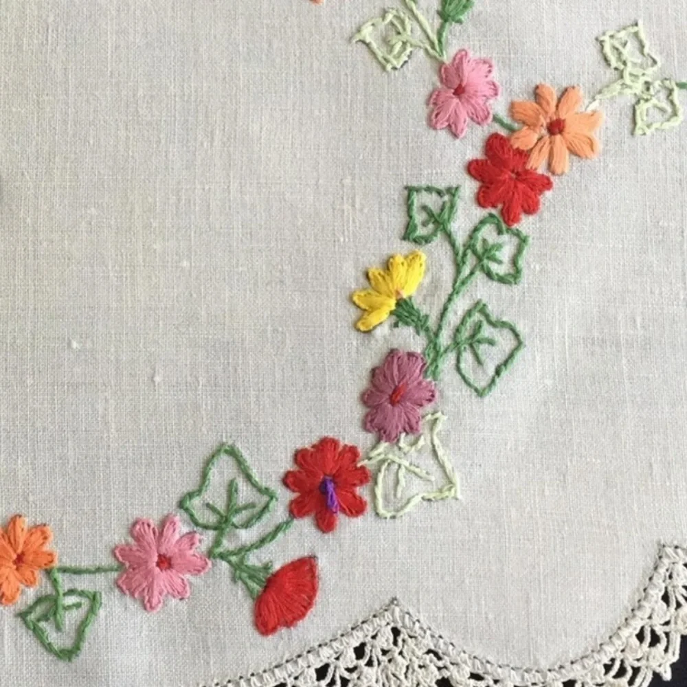 Vintage Embroidered Linens & Lace Mystery Grab Bag 🌸 Large Box 🍄 14-20 Pieces